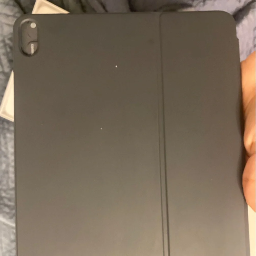 ipad pro keyboard case need gone asap!